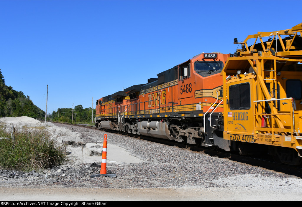 BNSF 5488